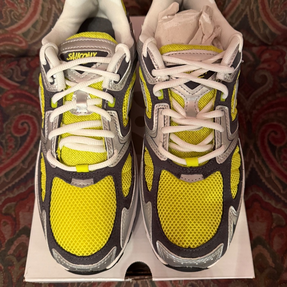 NEW Saucony Grid Jazz 9 Sneaker M (size 9.5) / W size 11) Neon Yellow/Silver - Picture 4 of 7